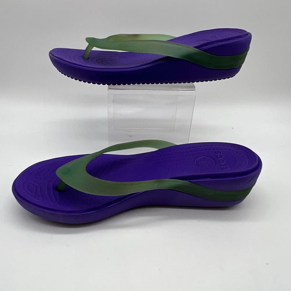 Crocs Carlie Wedge Flip Flops Womens 6 Purple Green Strap Platform Thong Sandals